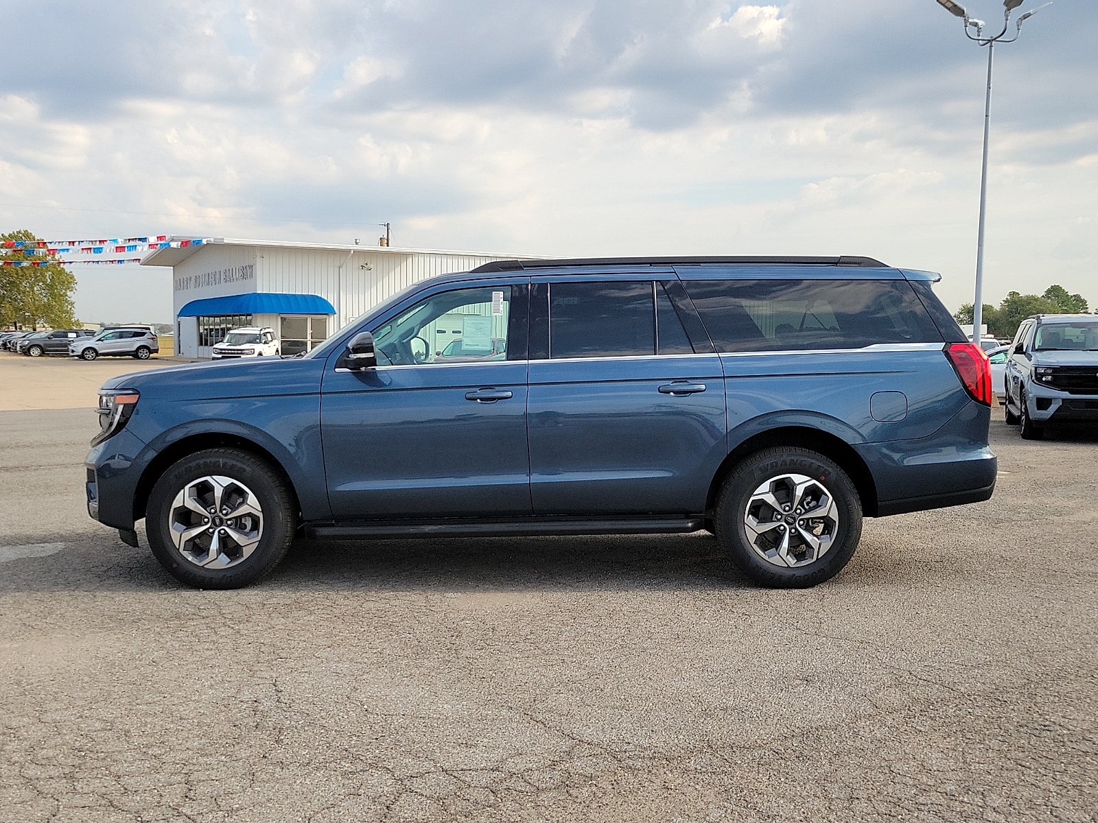 2027 Ford Expedition MAX Active