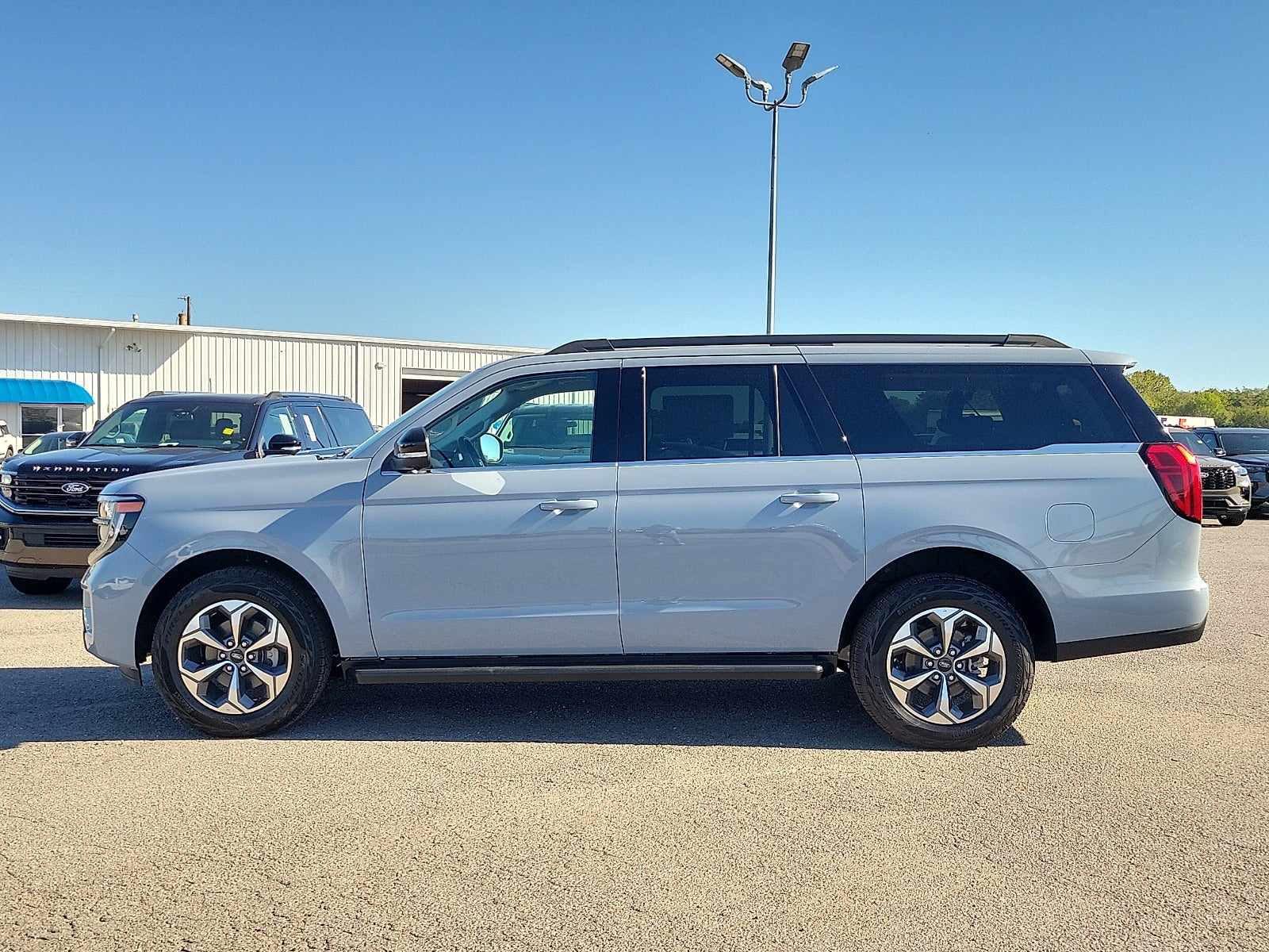 2027 Ford Expedition MAX Active