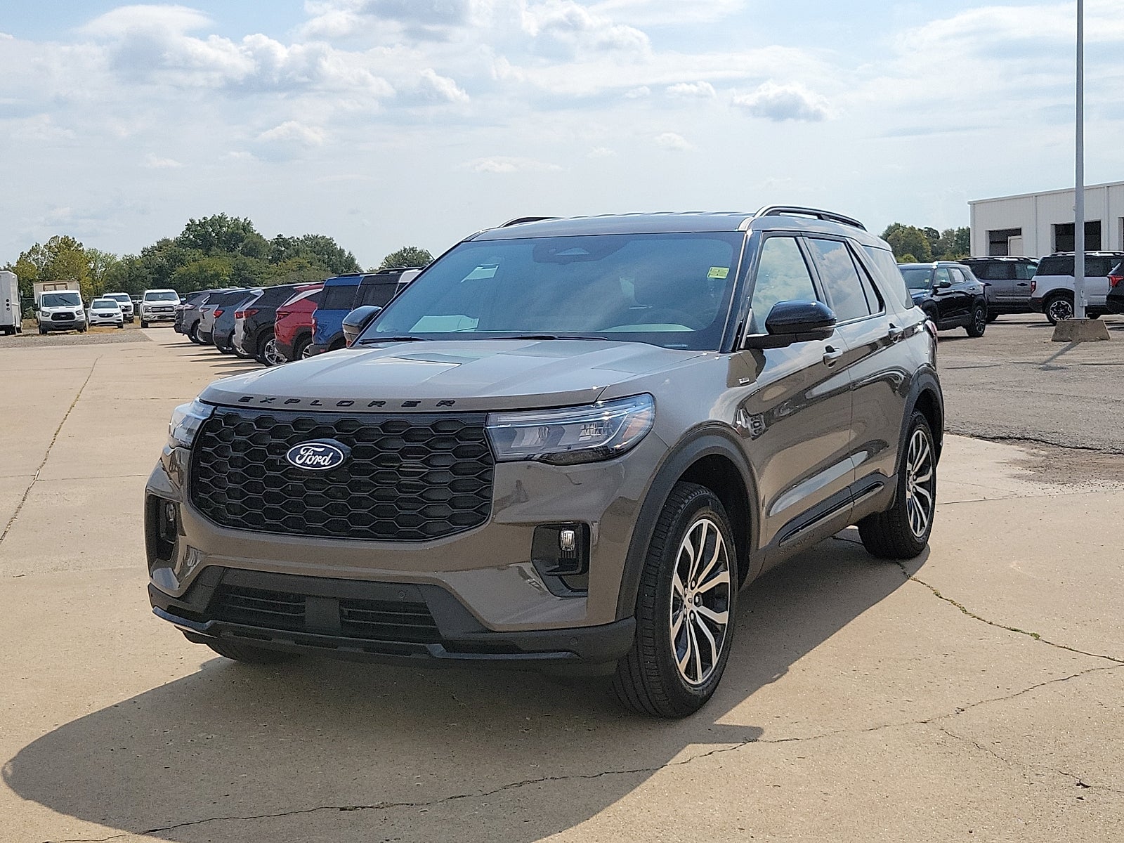 2027 Ford Explorer 4-Door 4DR 4WD ST-LINE