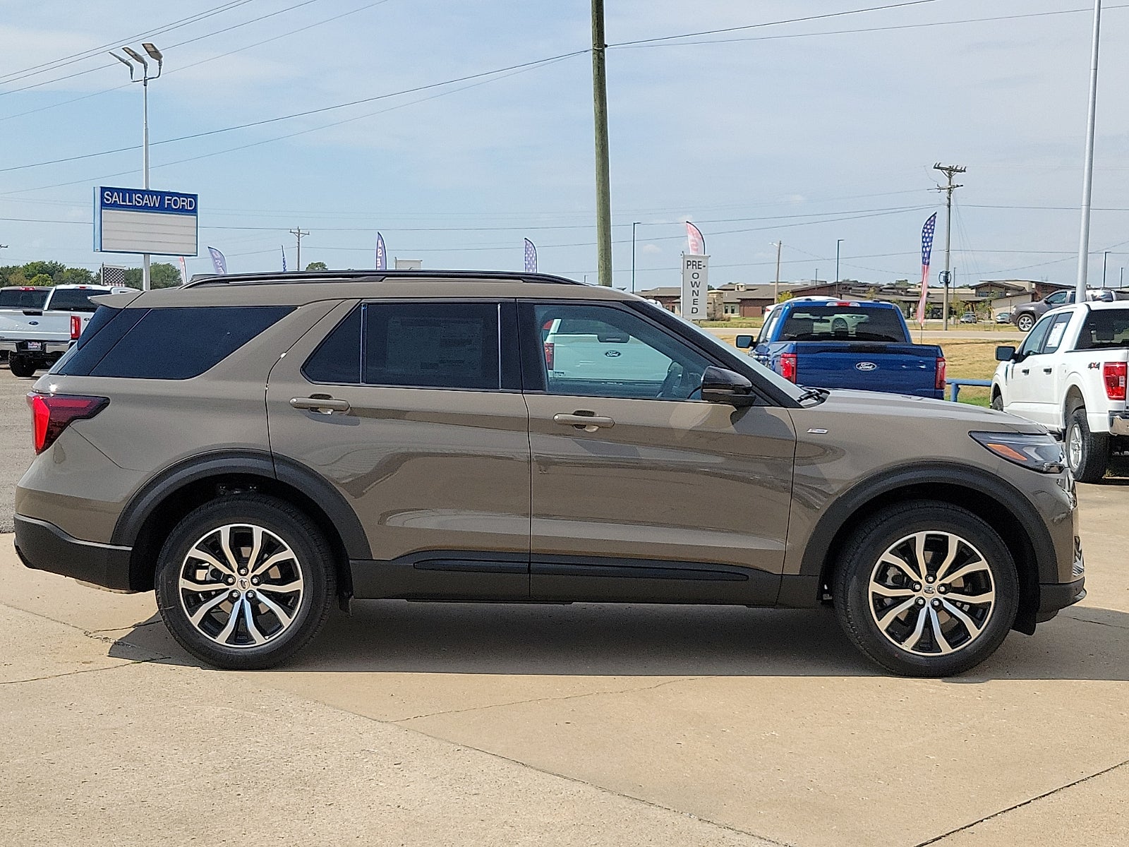 2027 Ford Explorer 4-Door 4DR 4WD ST-LINE