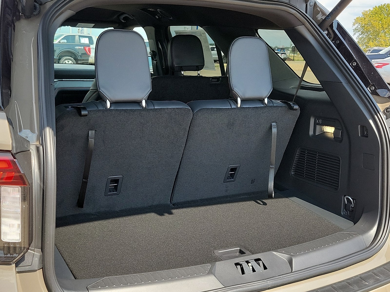 2027 Ford Explorer 4-Door 4DR 4WD ST-LINE