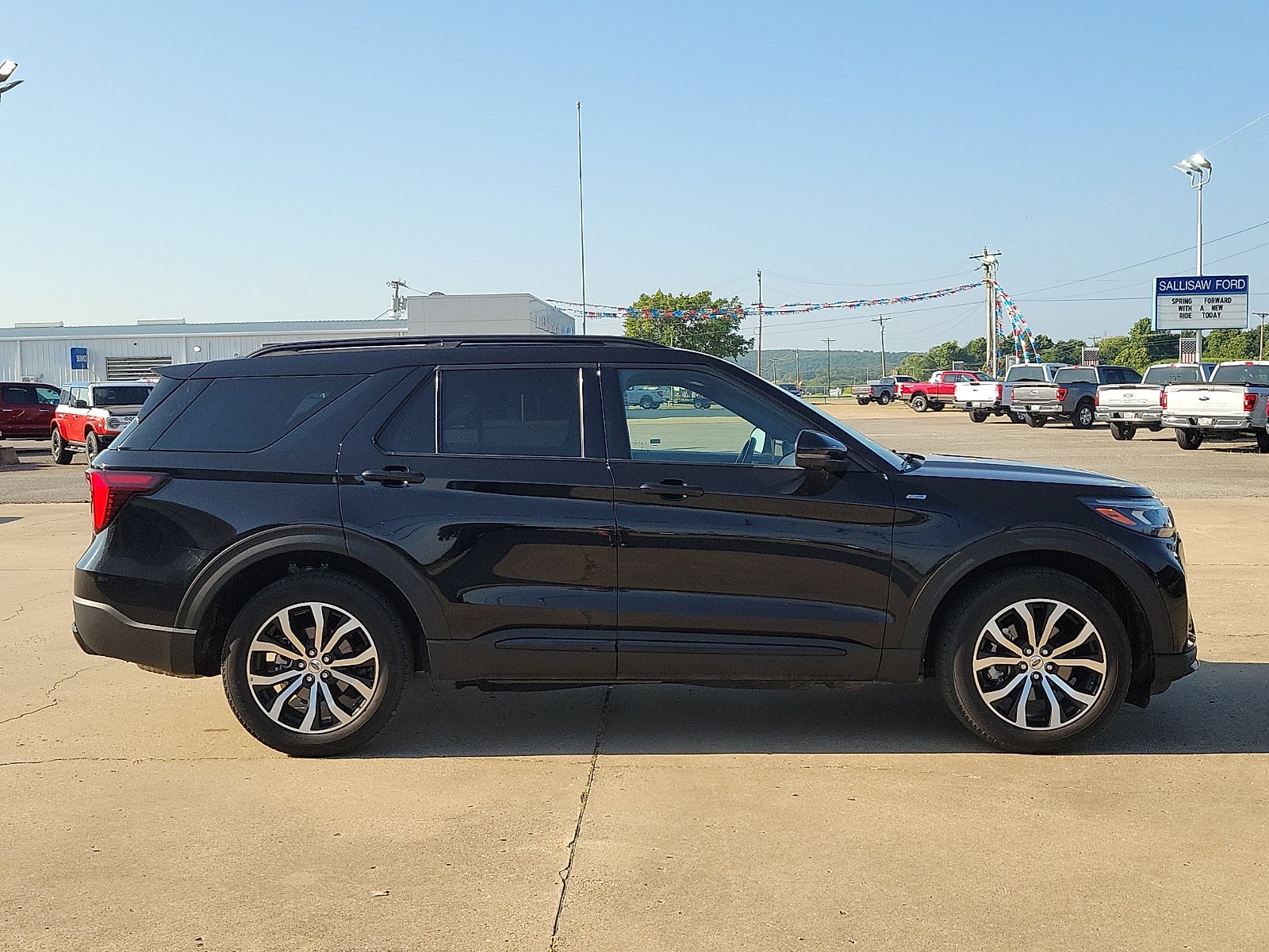 2025 Ford Explorer ST-Line