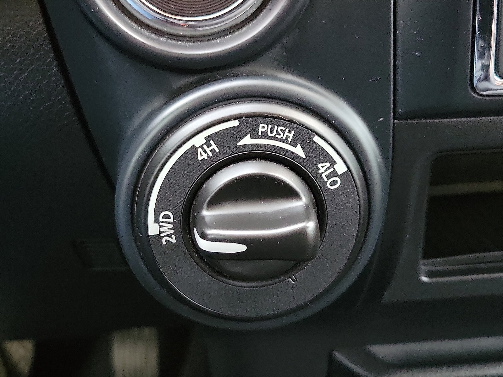 2022 Nissan Titan SV