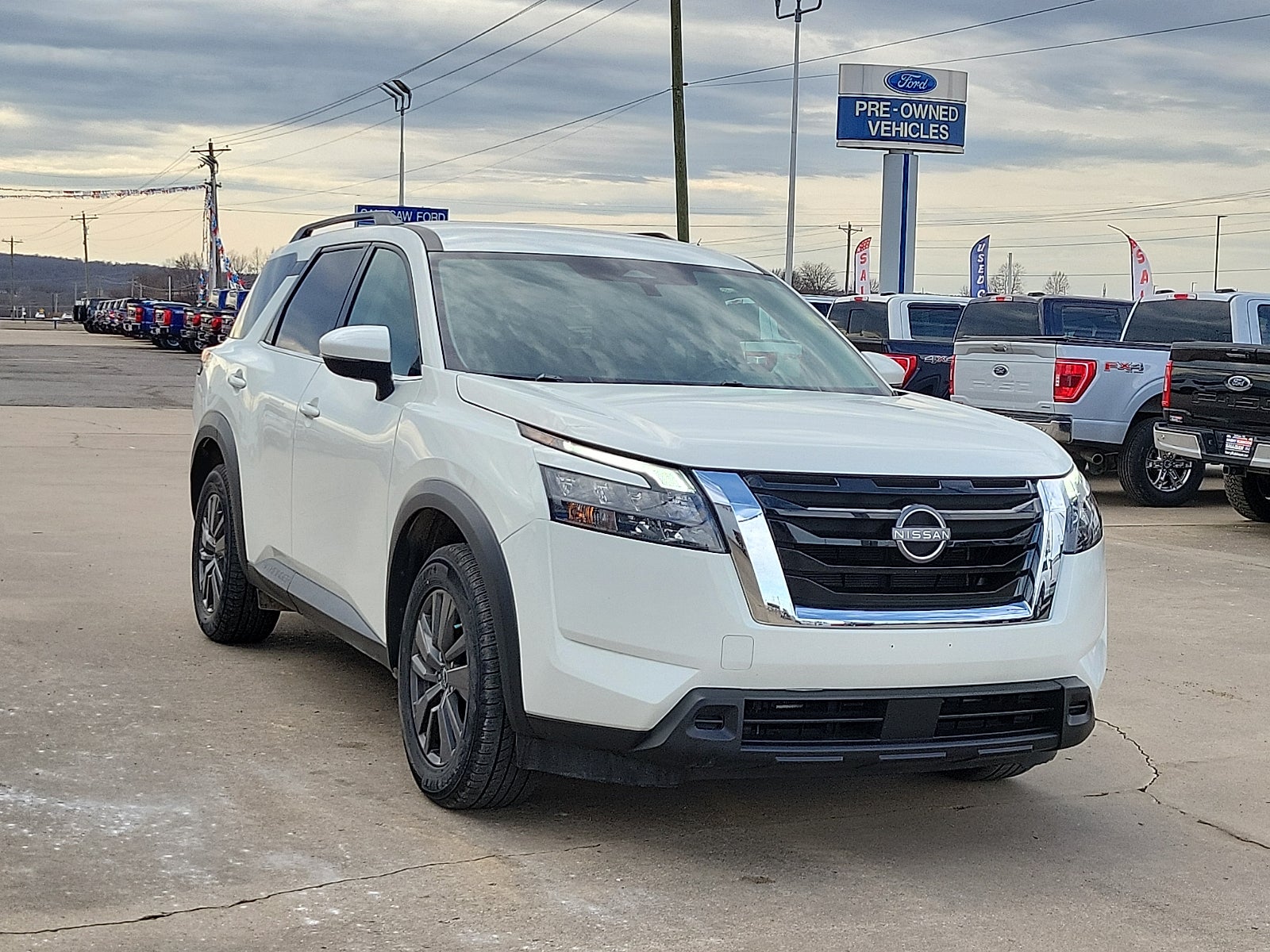 2023 Nissan Pathfinder SV