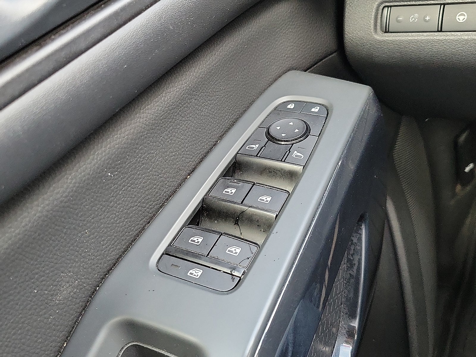 2023 Nissan Pathfinder SV