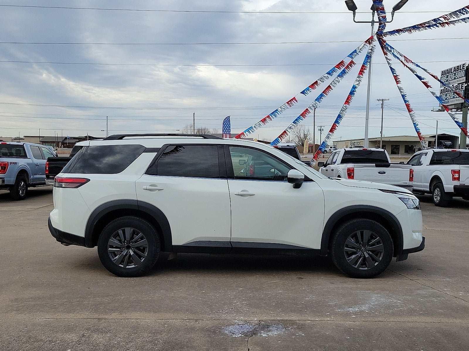 2023 Nissan Pathfinder SV