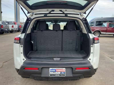 2023 Nissan Pathfinder SV