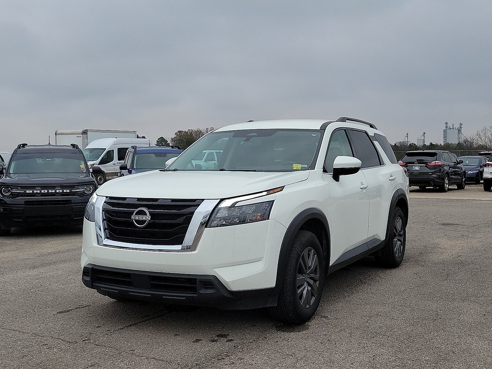 2025 Nissan Pathfinder SV