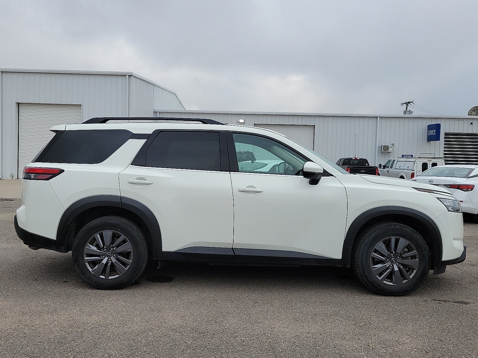 2025 Nissan Pathfinder SV