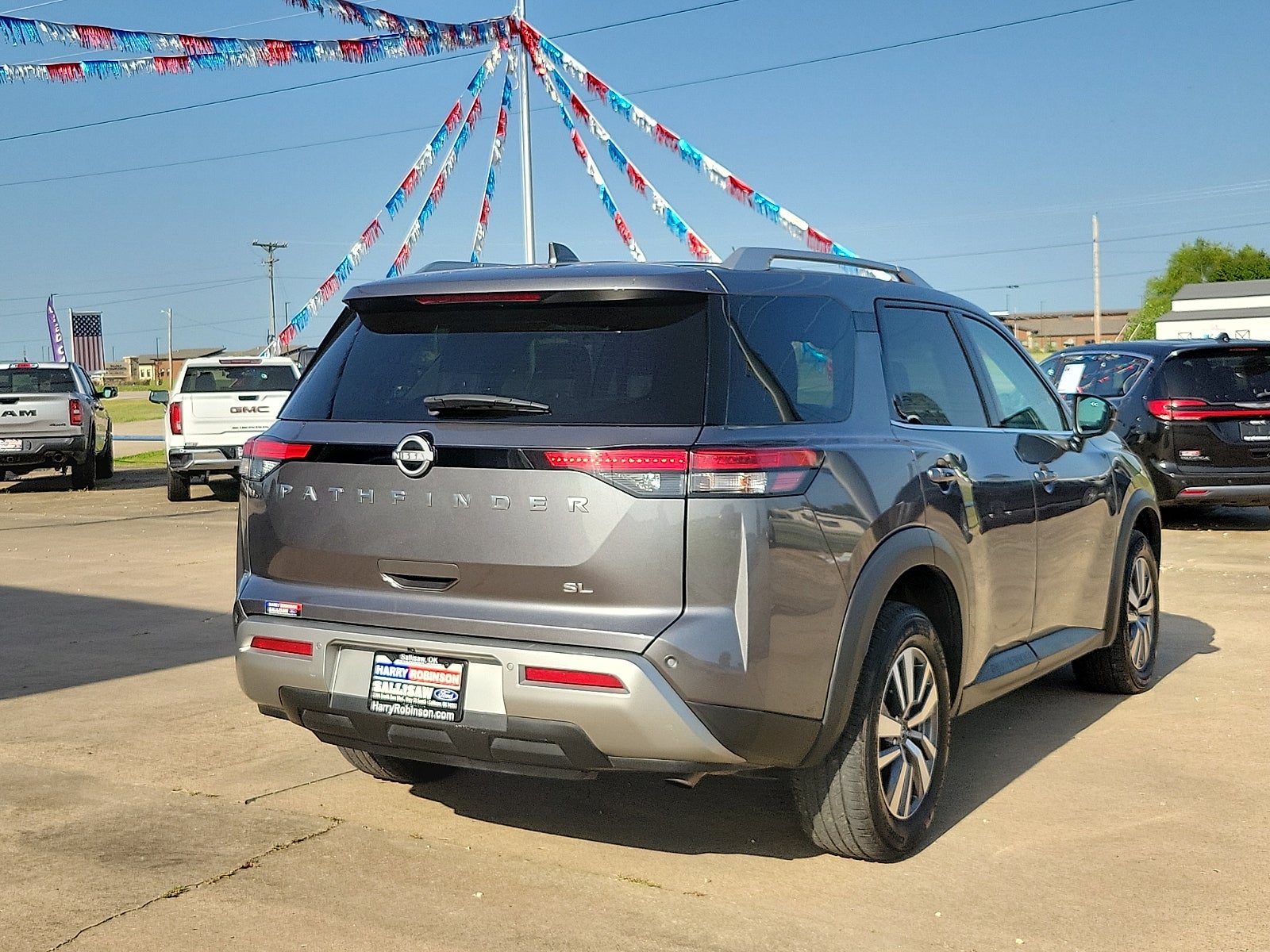 2025 Nissan Pathfinder SL