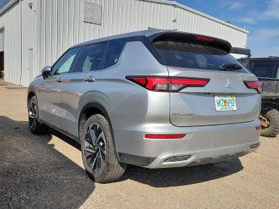 2024 Mitsubishi Outlander Base