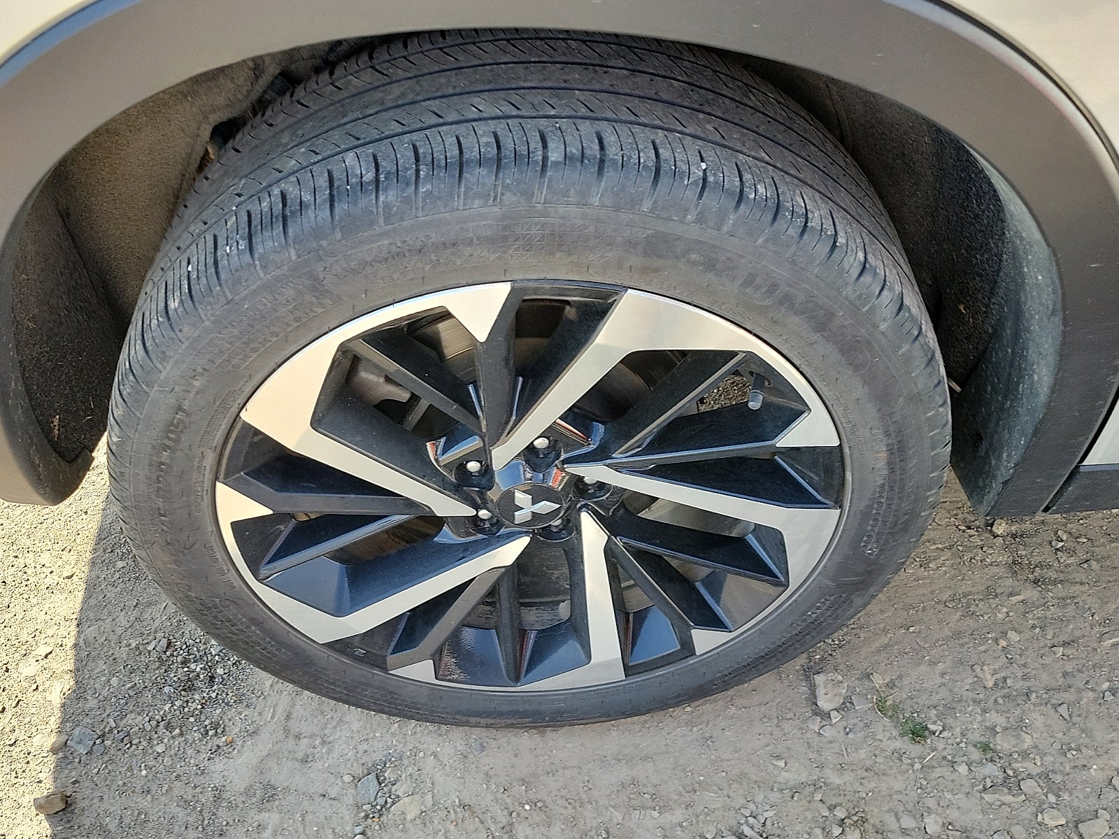 2024 Mitsubishi Outlander Base